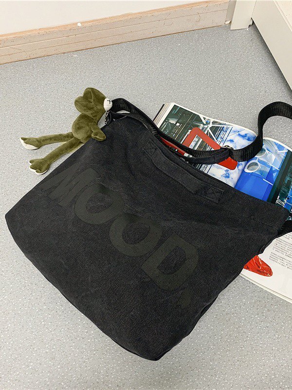 Pendant Detail Vintage Shoulder Bag-1